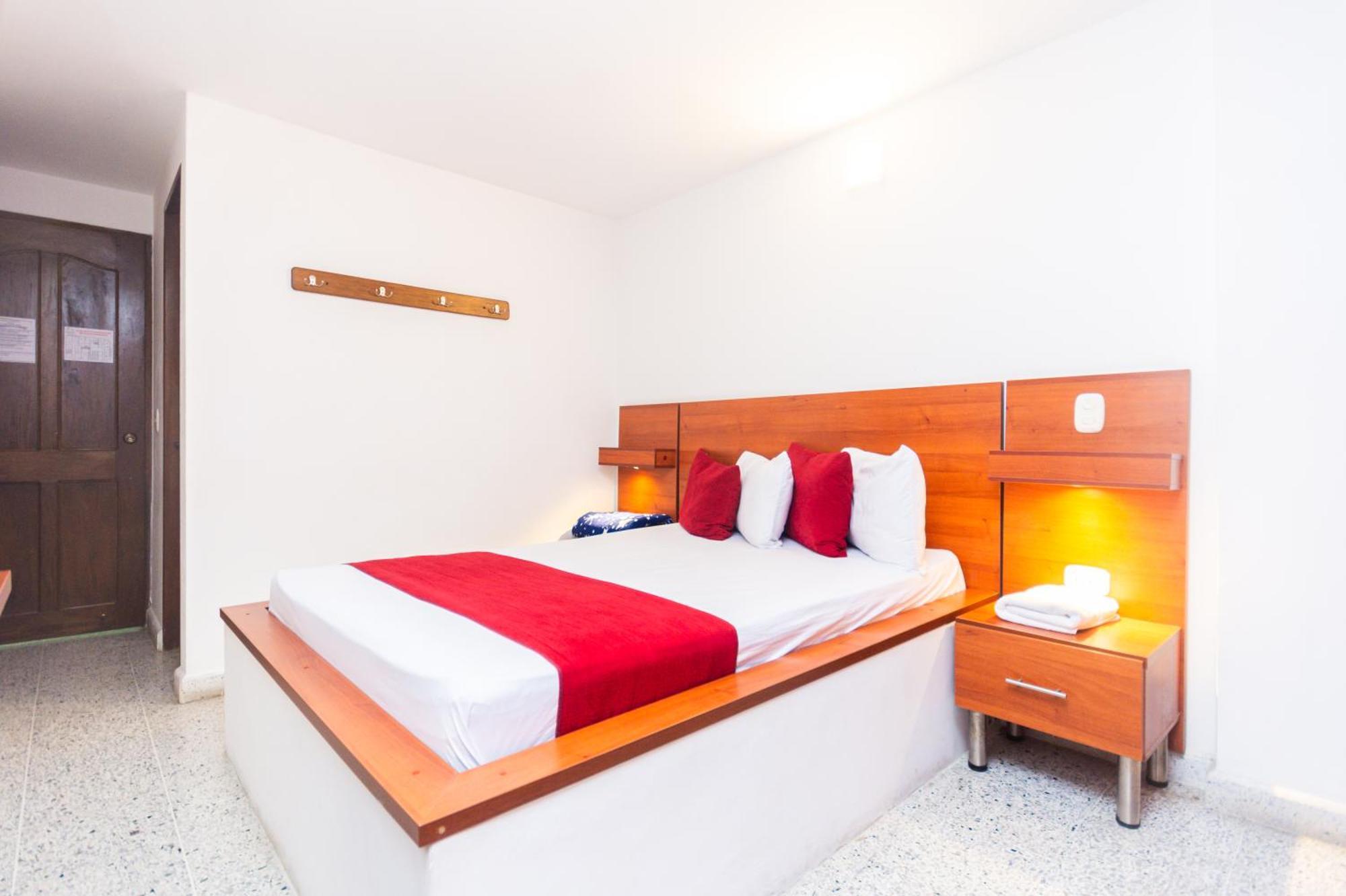Hotel Bicentenario Рионегро Экстерьер фото